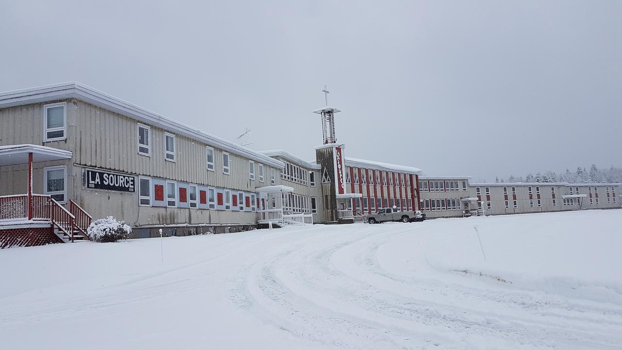 Domaine St-Viateur Hostel Amos Exterior photo